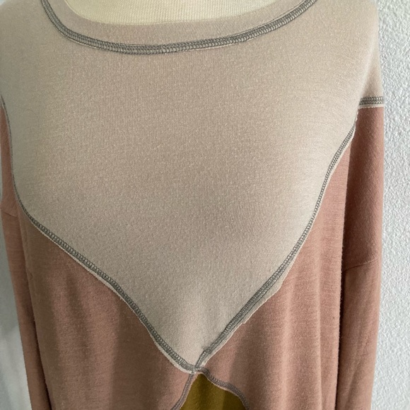 ❤️$5 BUNDLE SALE Roolee pullover - Picture 2 of 6